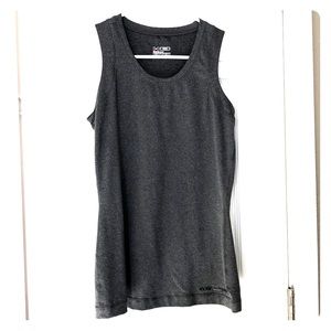 Women’s under Armour heat gear fitted exercise top